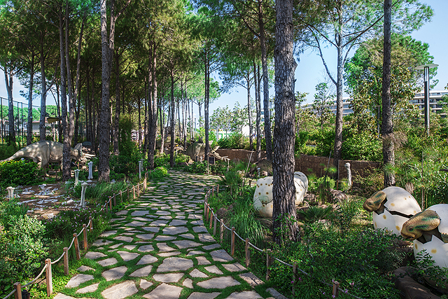 Динозавр Ленд парк динозавров в отеле Maxx Royal Belek