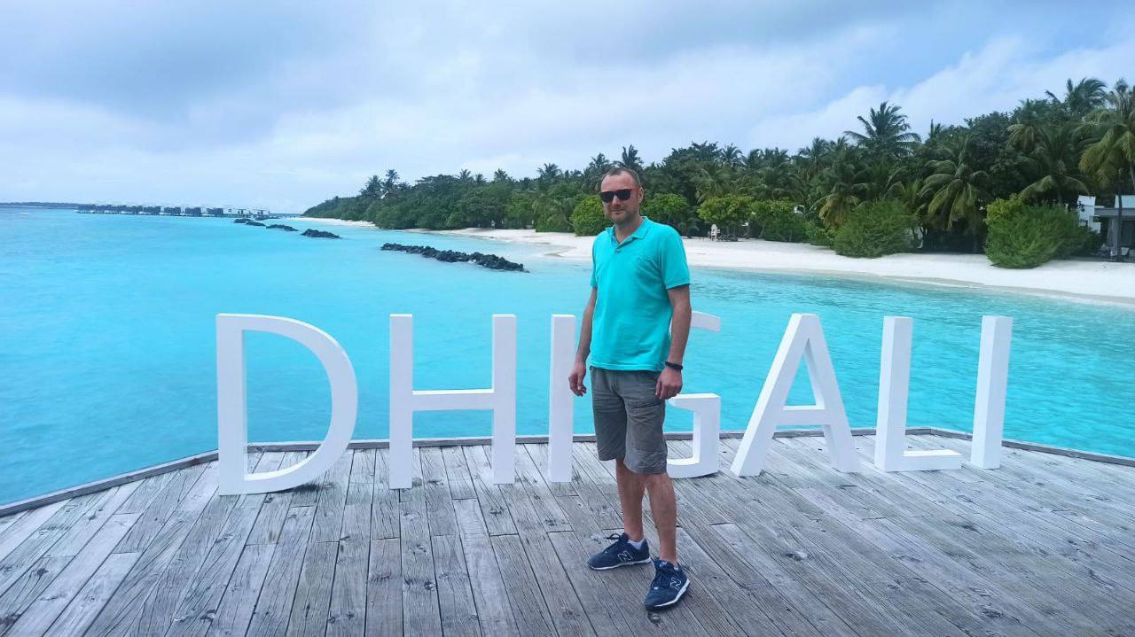 Наш менеджер Анатолий на Мальдивах